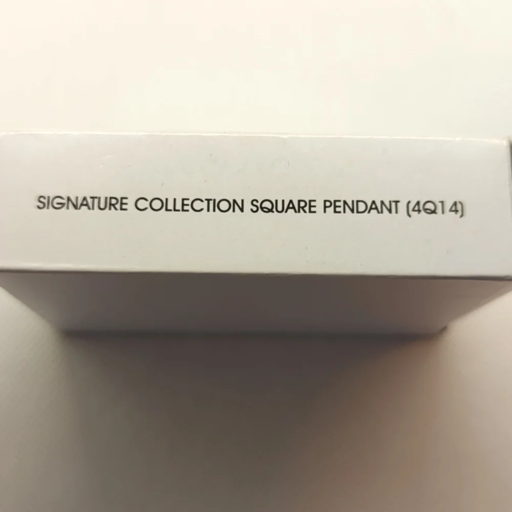 Avon Signature Collection Square Pendant - Picture 7 of 7